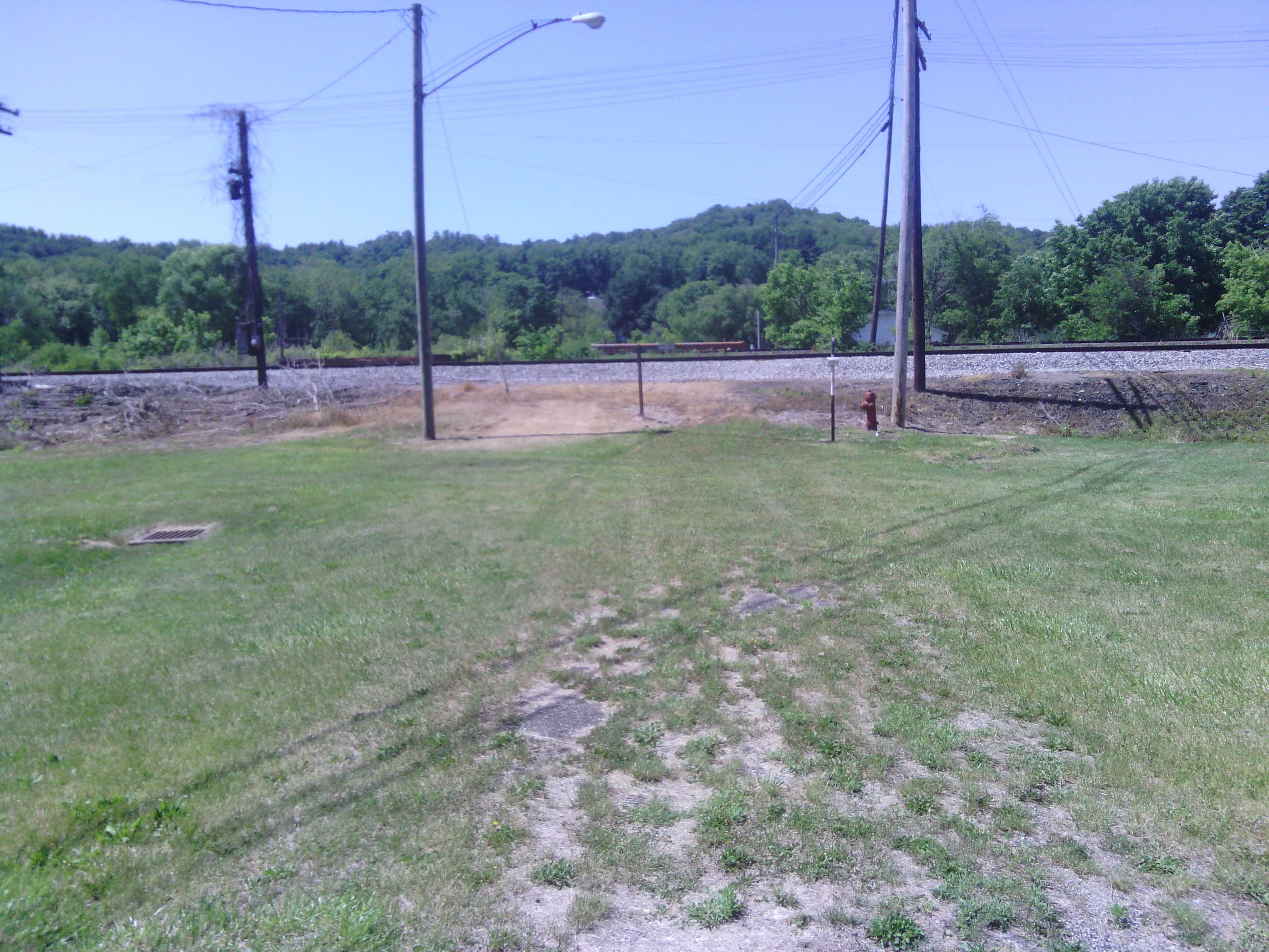 Google suggested I cross the railroad tracks here. Leaving a better option, I took their suggestion.