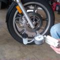 Flushing hydraulic brakes (vacuum method)