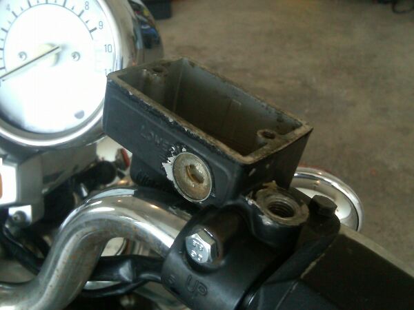 Drained master cylinder still sporting the old broken lens