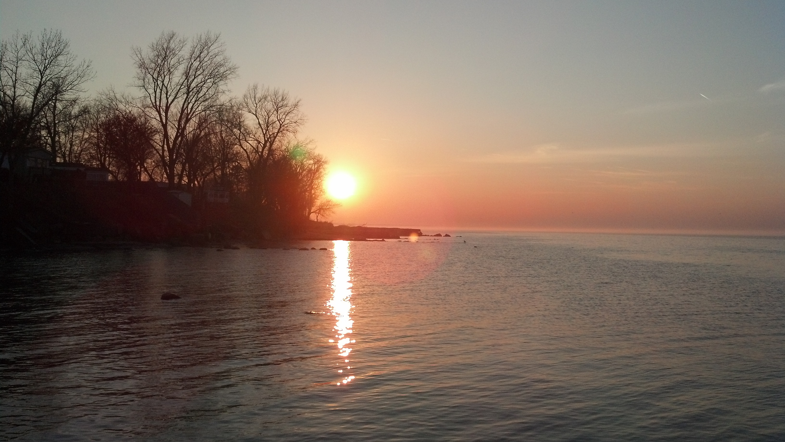After the stone skipping, we went to Lake Erie to watch a sunset.